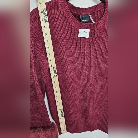 NWT Love Token Women's Sweater Wine Faux Fur Cuff Knit Pullover Size Small - Picture 8 of 9